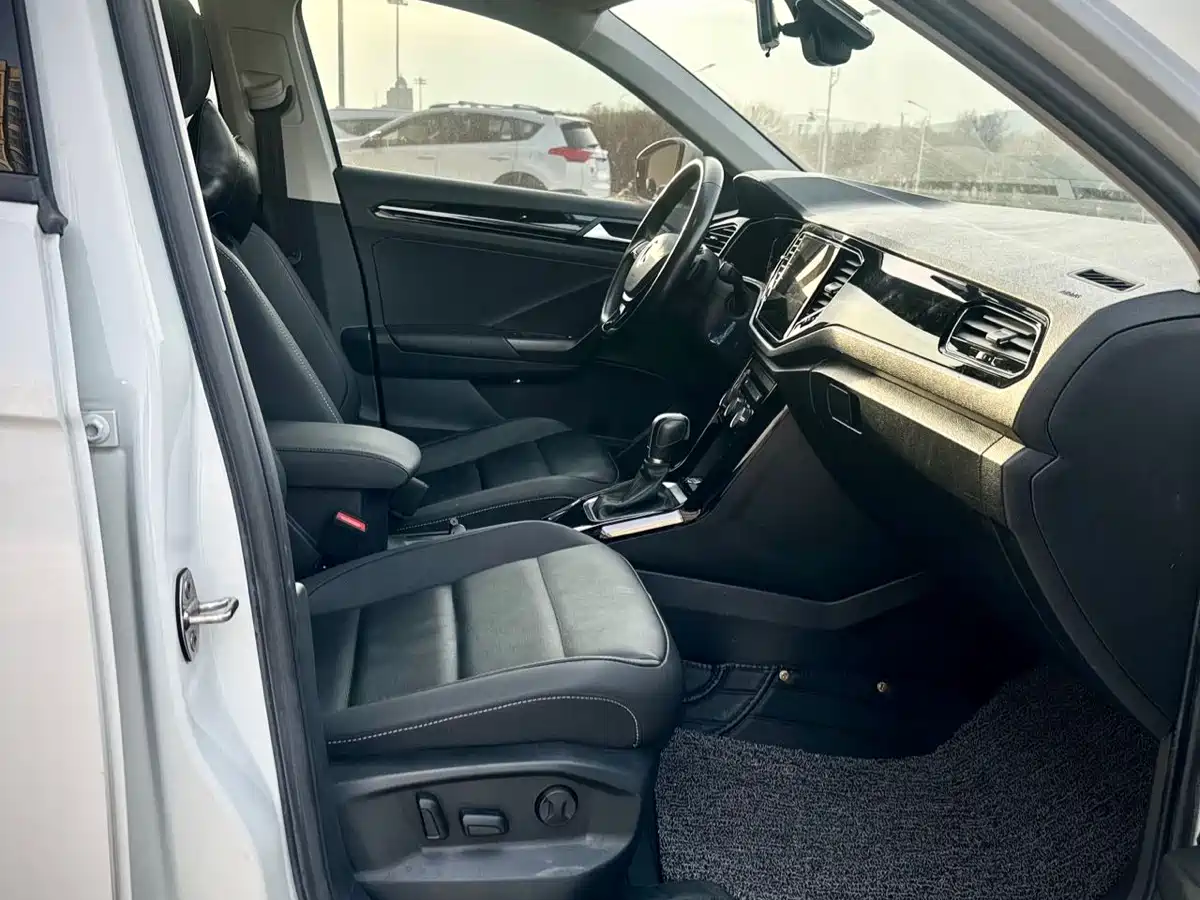 VOLKSWAGEN T ROC EXPLORING SONGS