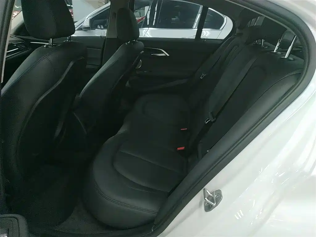 BMW 1 Series 2022 120i M Sport фото 17