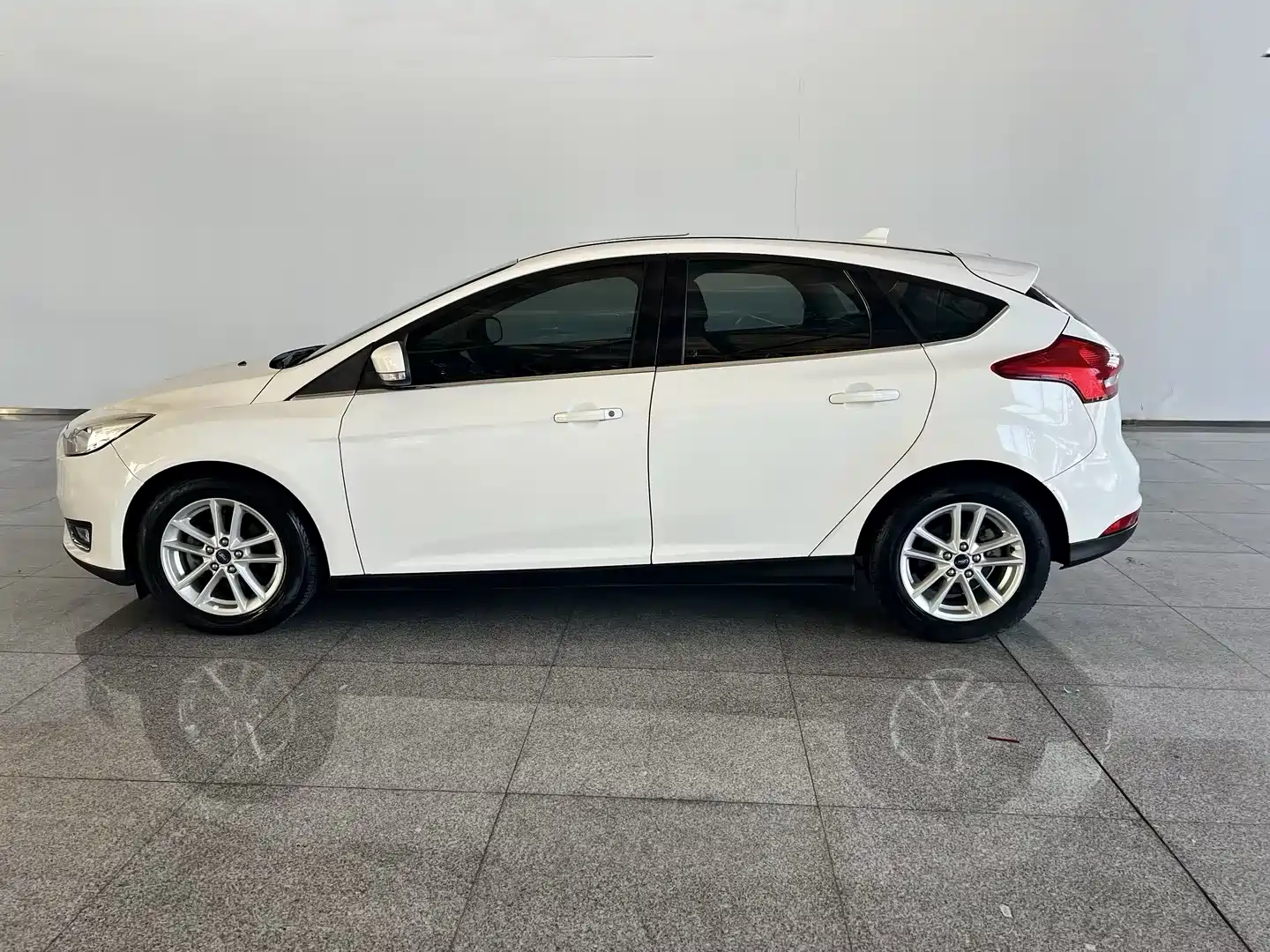 Фото 2 - Ford Focus