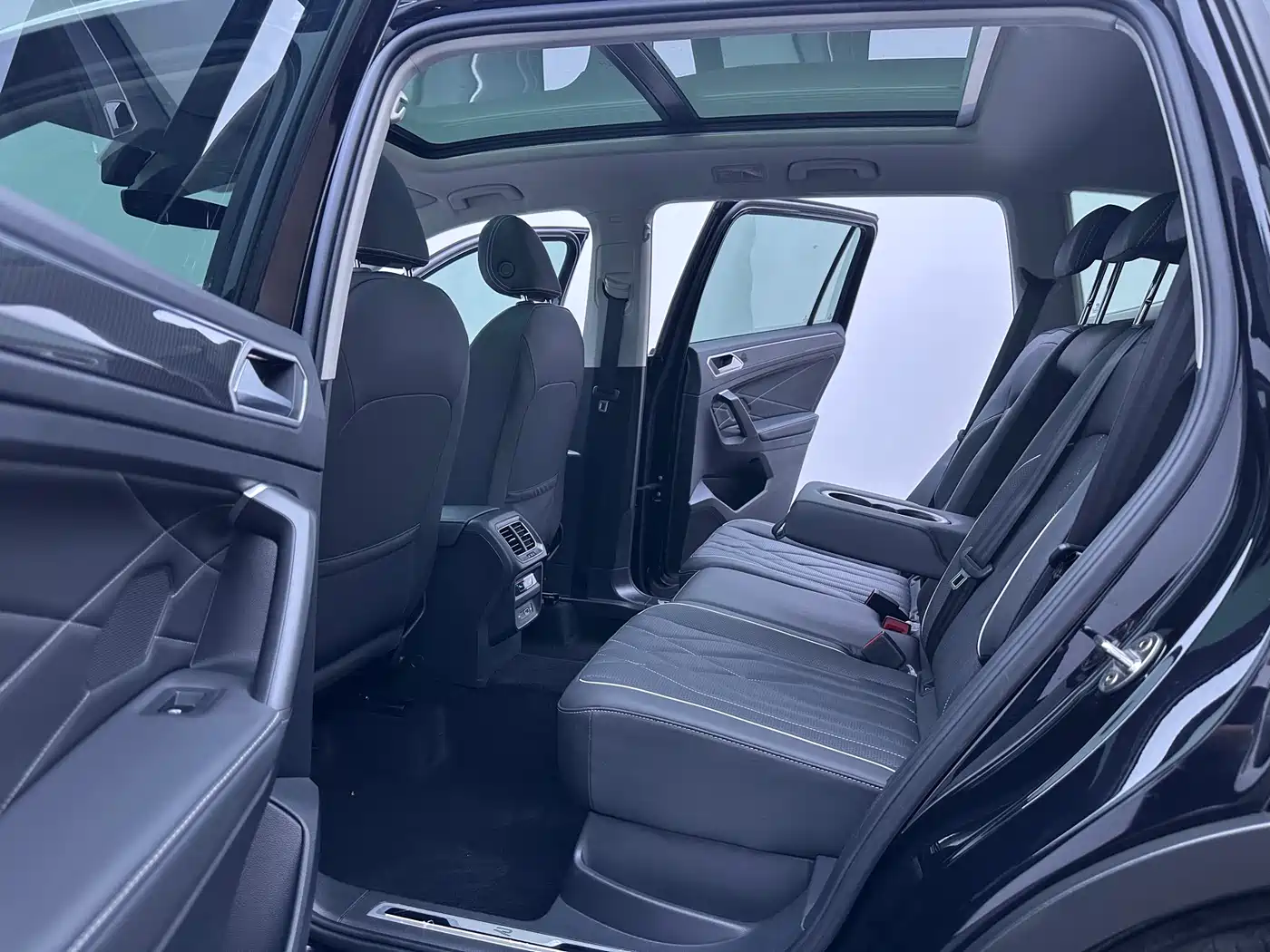 Volkswagen Tiguan L 2023 330TSI Auto 2WD R-Line Premium Edition фото 24