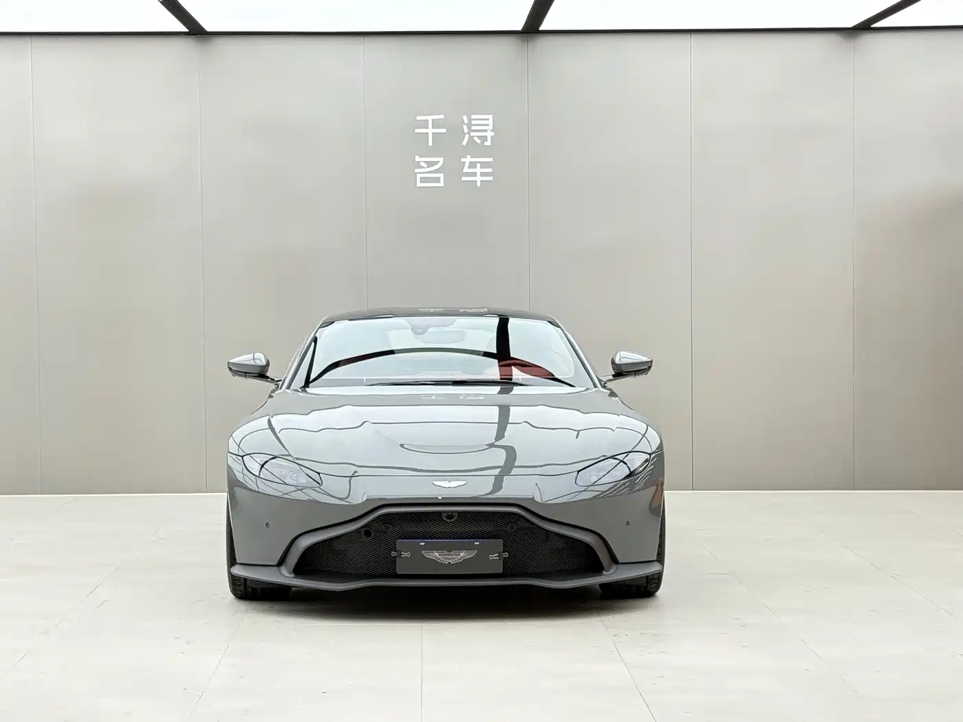 ASTON MARTIN V8 VANTAGE