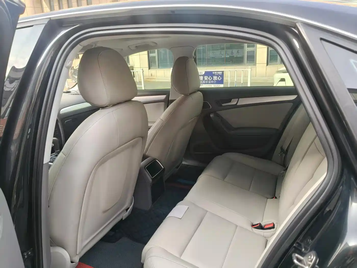 Audi A4L 2010 2.0 TFSI Standard фото 6