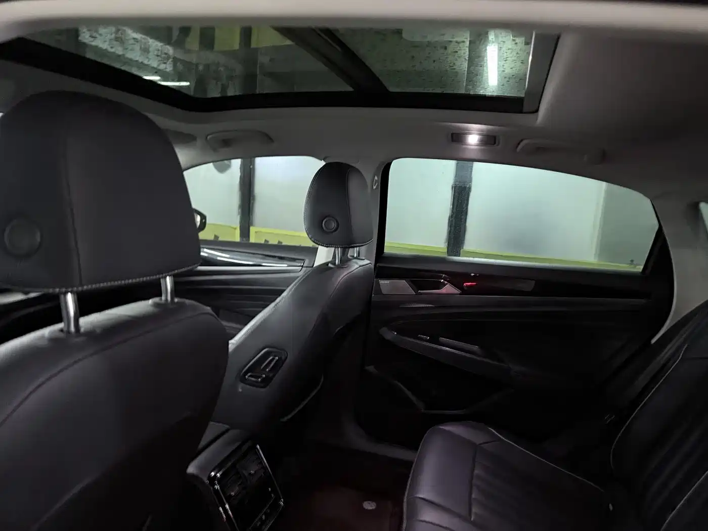 Volkswagen Passat 2023 330TSI Elite Edition фото 14