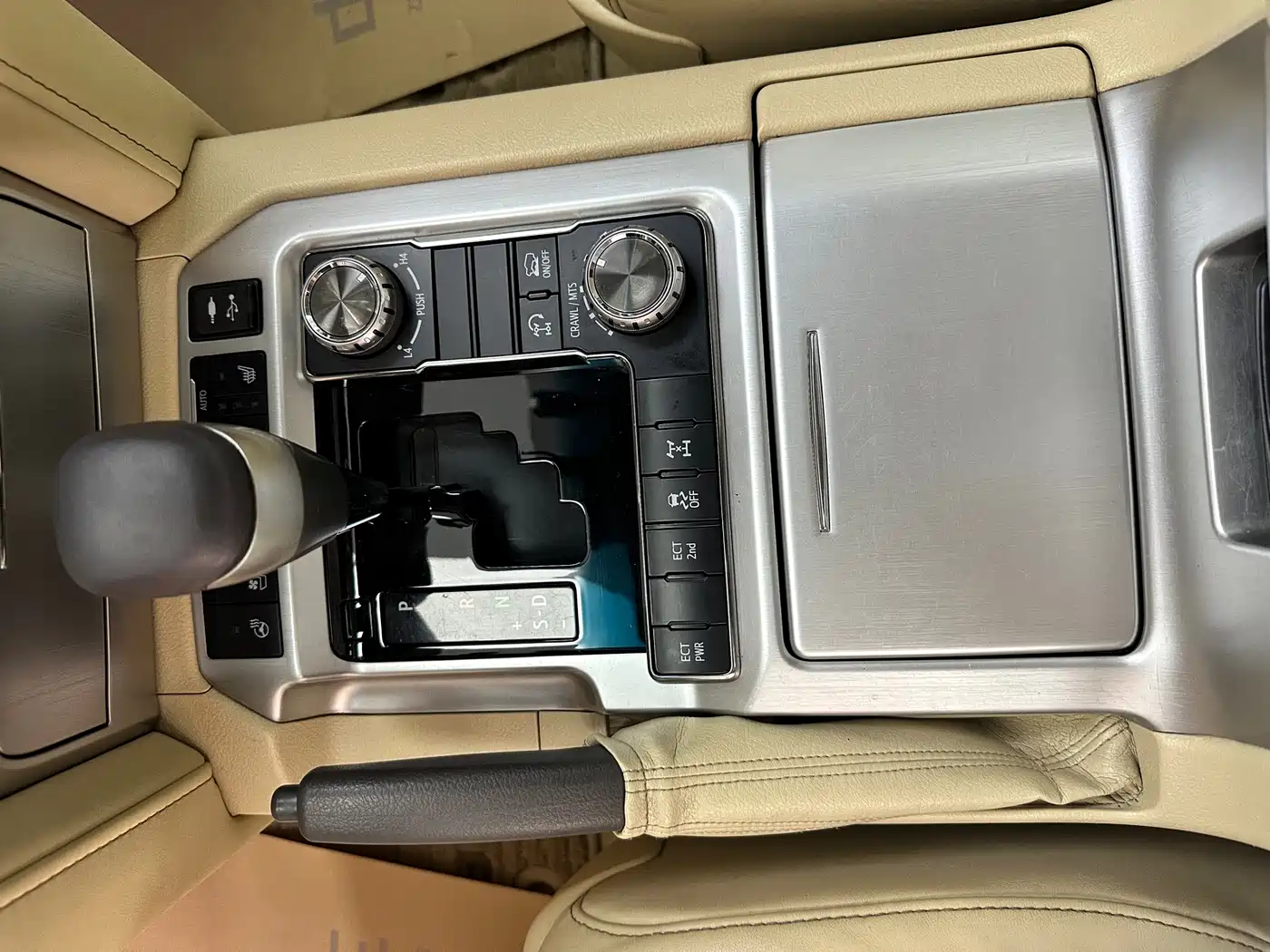 Toyota Land Cruiser 2016 4.6L Automatic VX-R фото 15