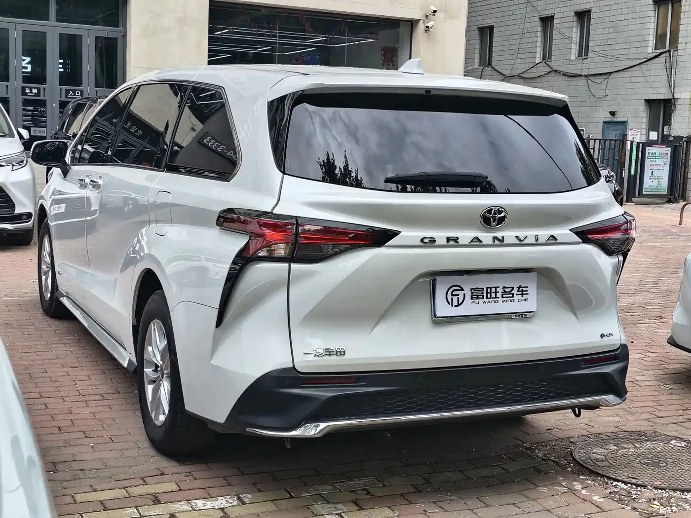 Toyota Granvia 2024 2.5L Hybrid Comfort фото 5