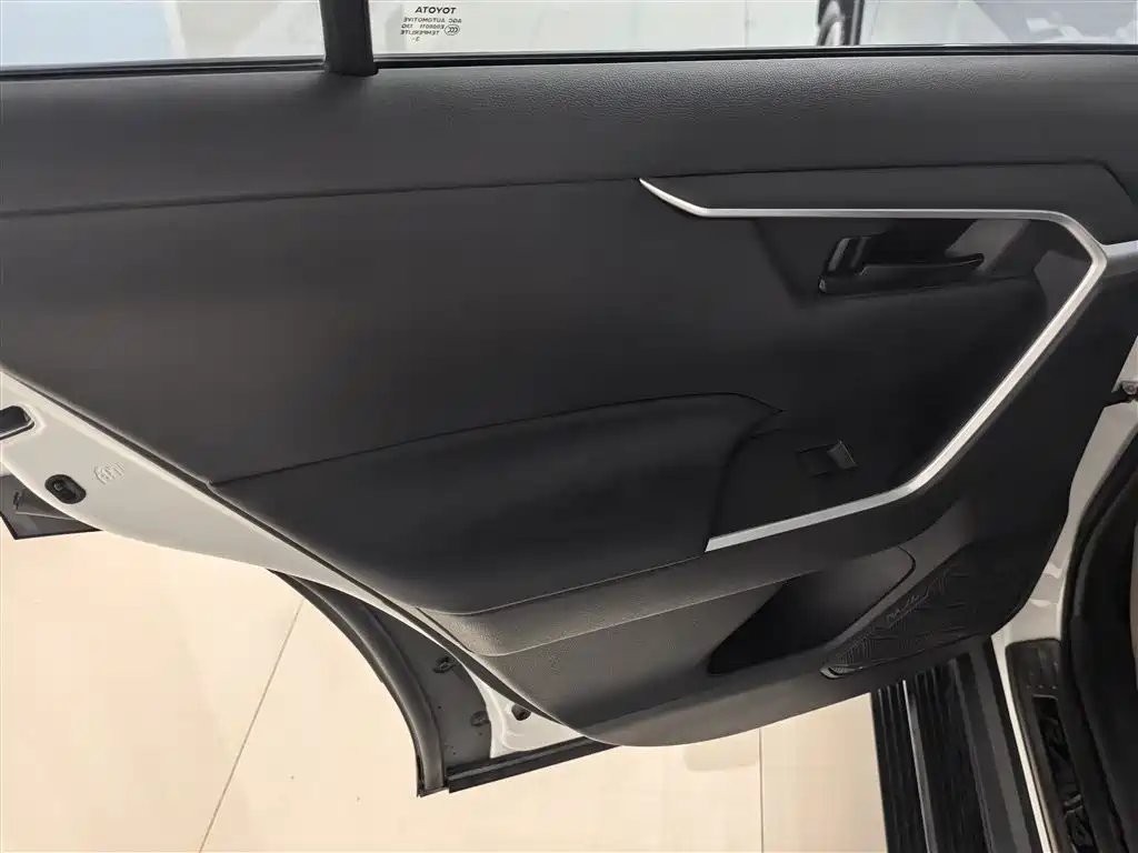 Toyota RAV4 Rongfang 2023 2.0L CVT 2WD Urban Edition фото 15
