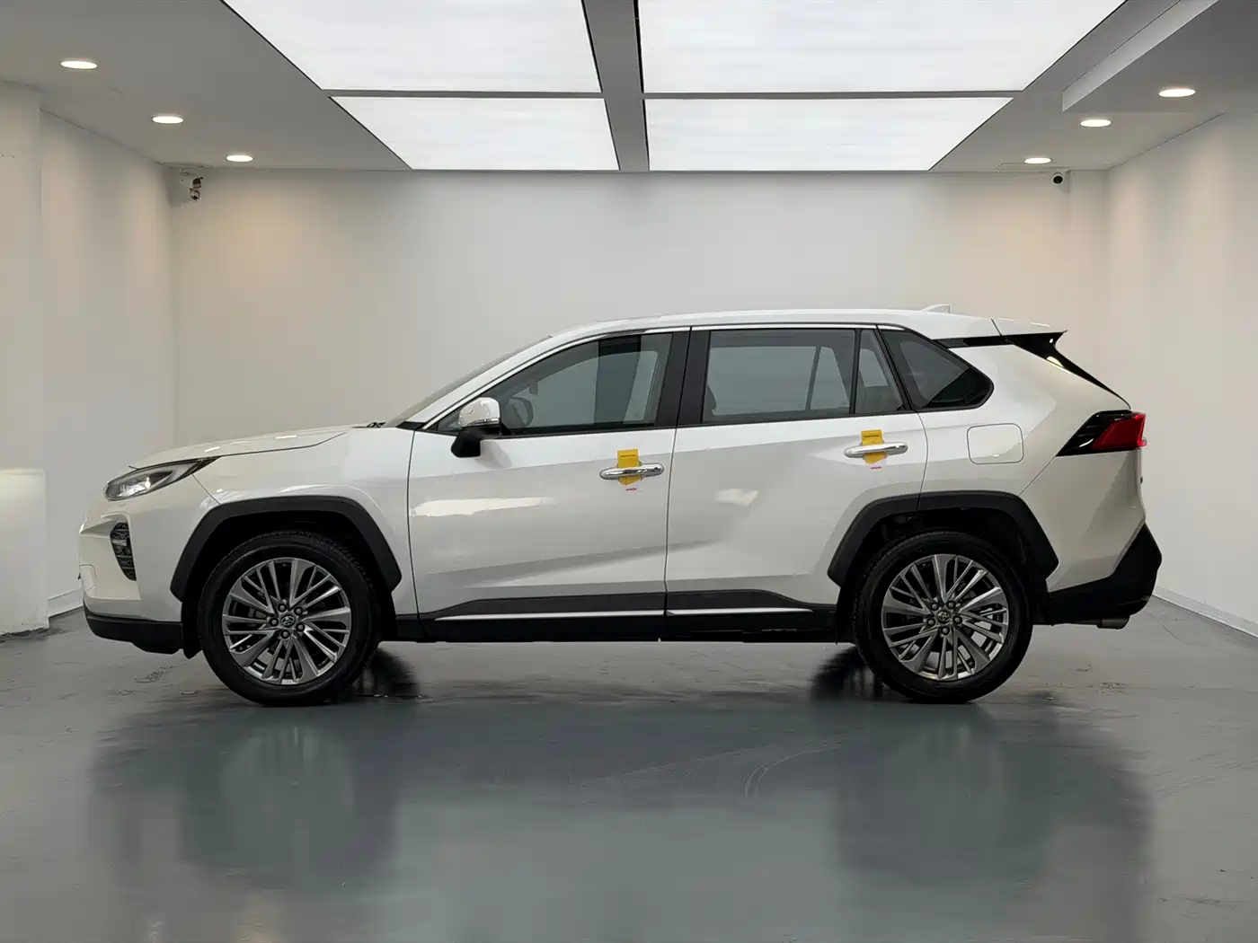 Toyota Wildlander 2020 2.0L CVT 2WD Luxury Edition фото 6
