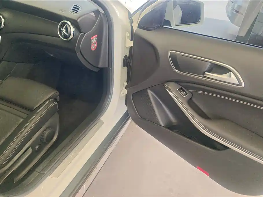 Mercedes-Benz GLA 2018 GLA 200 Dynamic фото 8