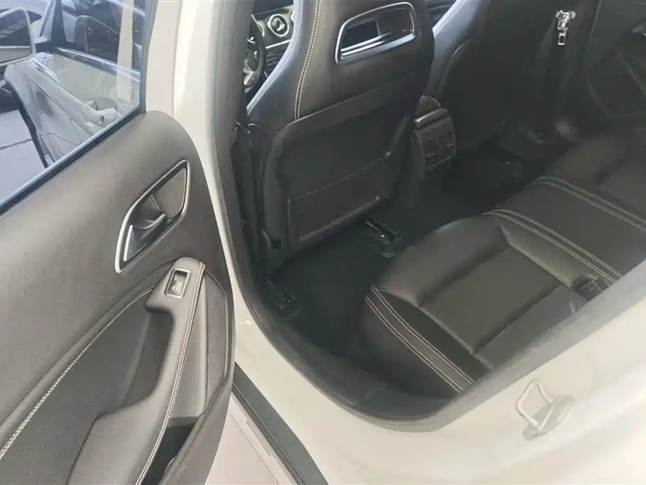 Mercedes-Benz GLA 2018 GLA 200 Dynamic фото 11