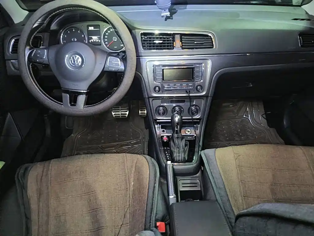 Volkswagen Gran Lavida 2015 2014 1.6L Auto