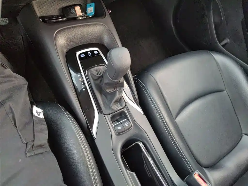 Toyota Corolla 2021 Hybrid 1.8L E-CVT Pioneer Edition фото 6