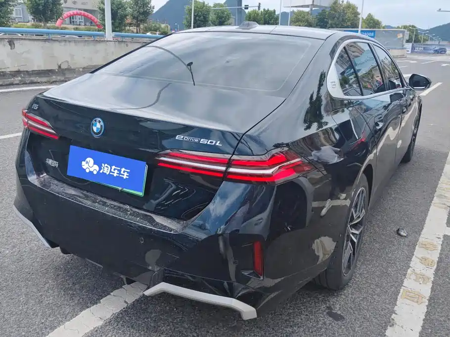 2025 BMW i5