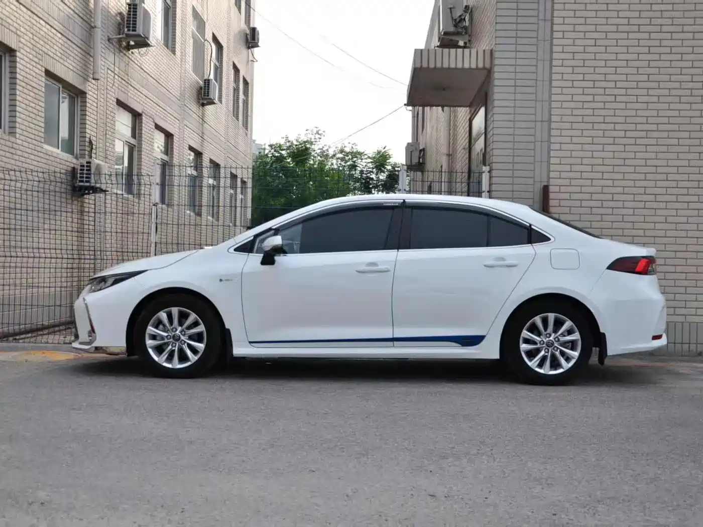 Toyota Corolla 2024 Model 1.8L Smart Hybrid Elite Edition фото 3