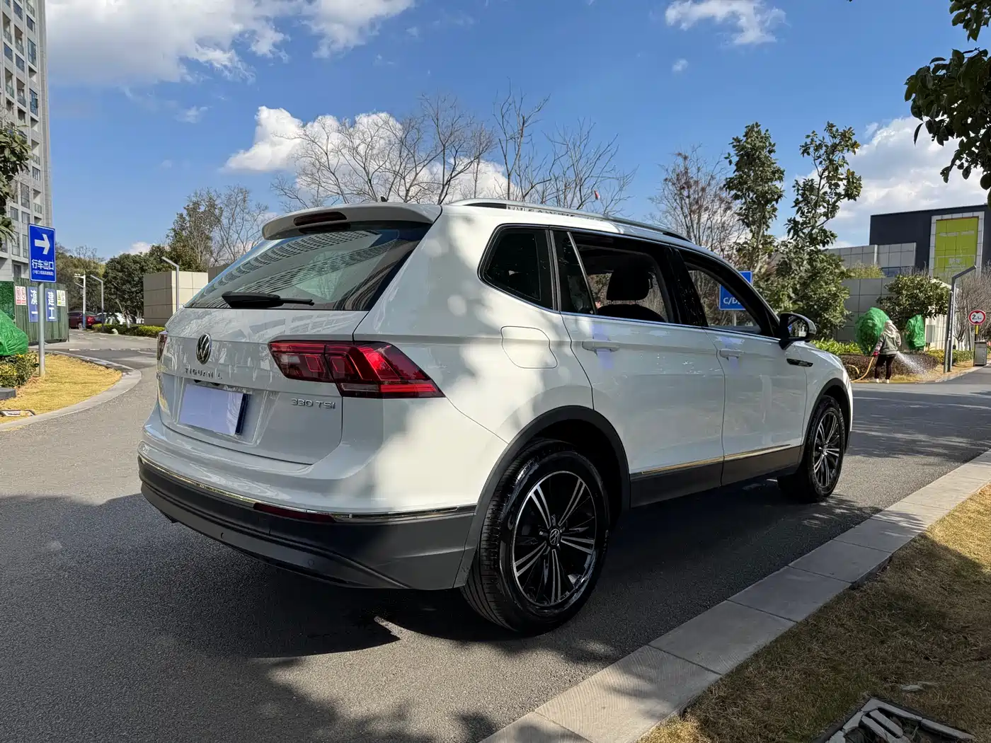 Volkswagen Tiguan L 2021 330TSI Automatic 2WD Smart фото 7