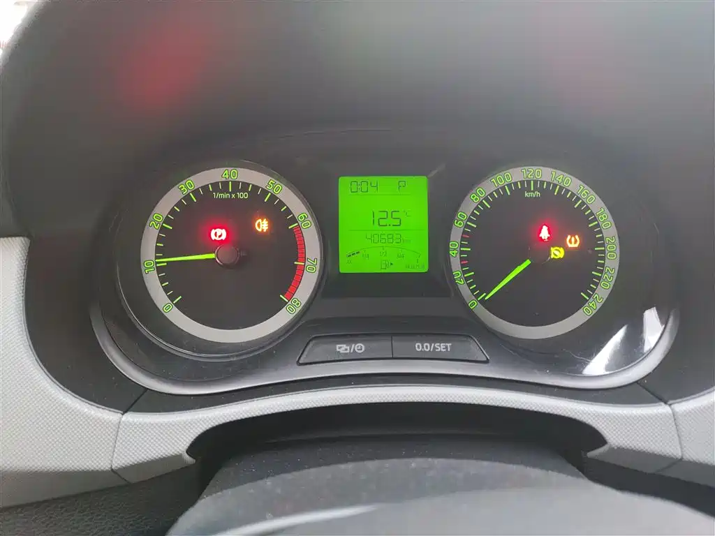Škoda Fabia 2017 1.4L Auto Car Enjoy Edition фото 9