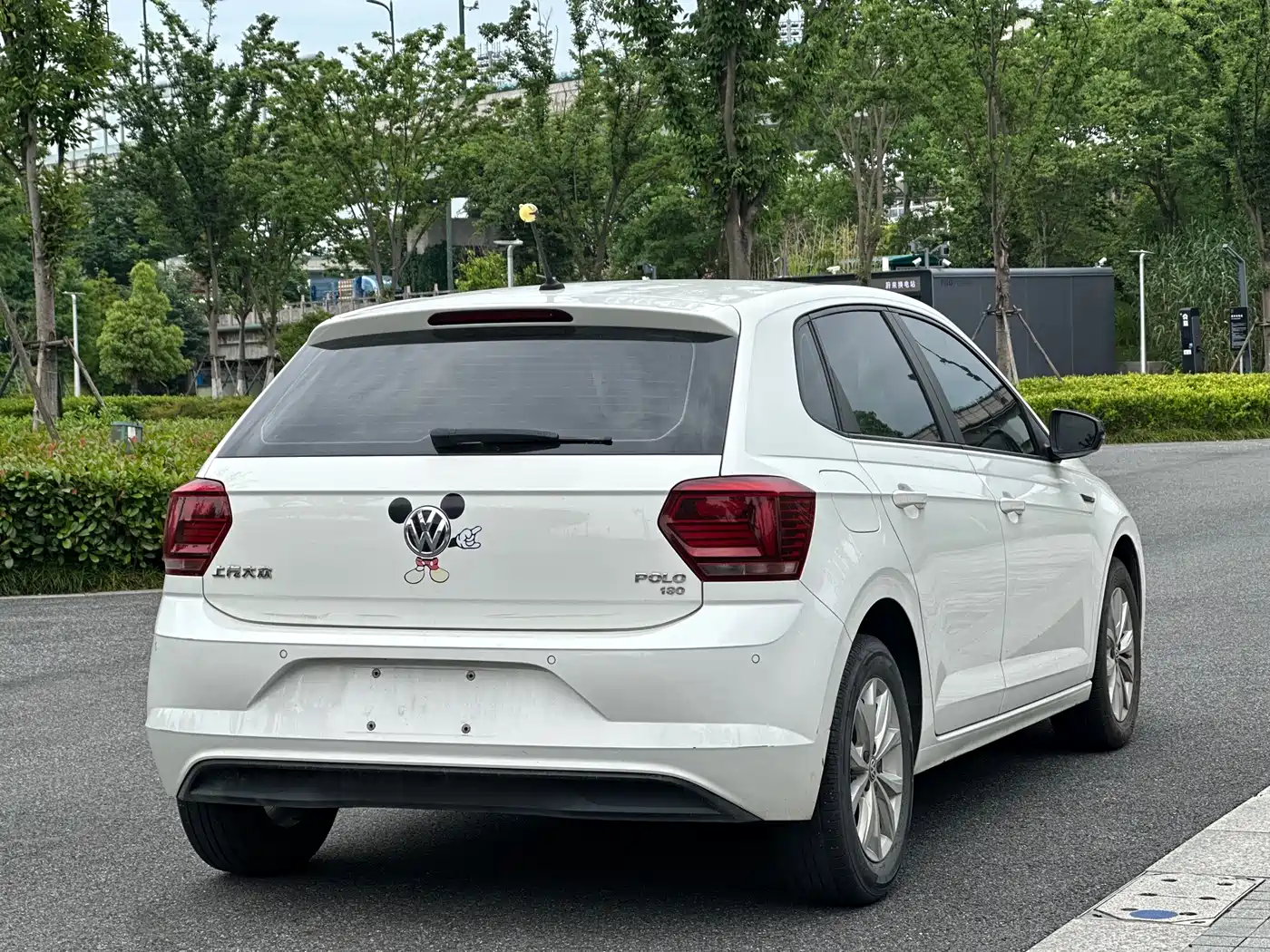 VOLKSWAGEN POLO