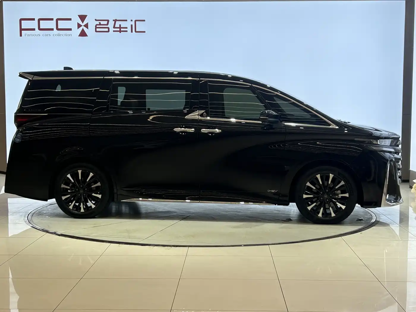 Toyota Vellfire 2023 Crown Hybrid 2.5L HV Premium фото 4