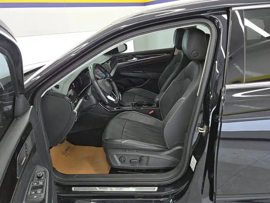 Volkswagen Passat 2022 330TSI Luxury Edition фото 9
