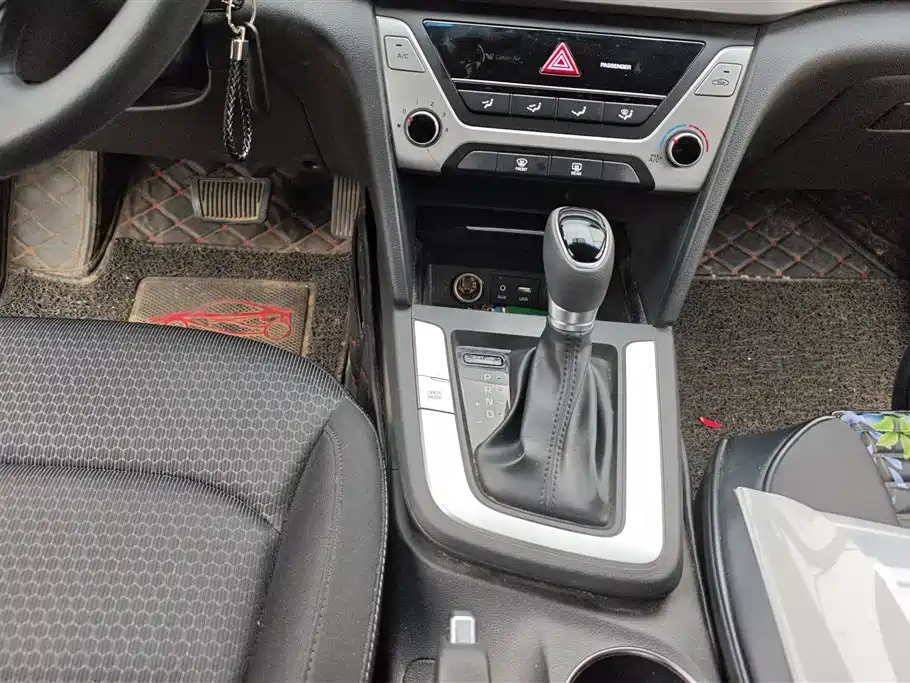 Hyundai Elantra 2016 Model 1.6L Automatic Smart Elite фото 16