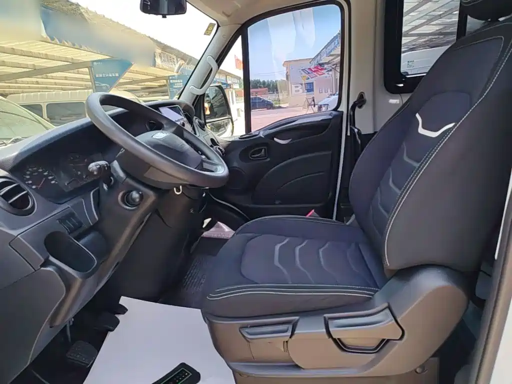 Iveco Daily 2022 2021 2.0T Manual Chaorui Short Wheelbase High Roof Manual Door F1A
