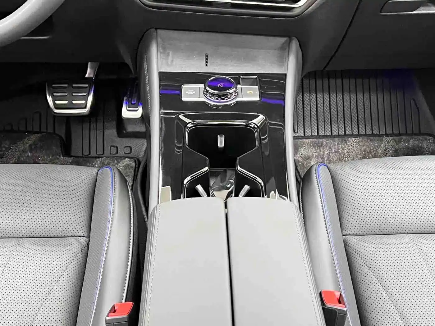Volkswagen Tiguan L 2025 PRO 380TSI 2WD R-Line Smart Leader Edition фото 15