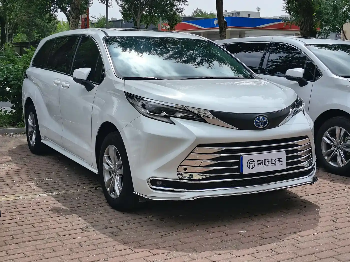 Toyota Sienna 2023 2.5L Hybrid Comfort Edition фото 3