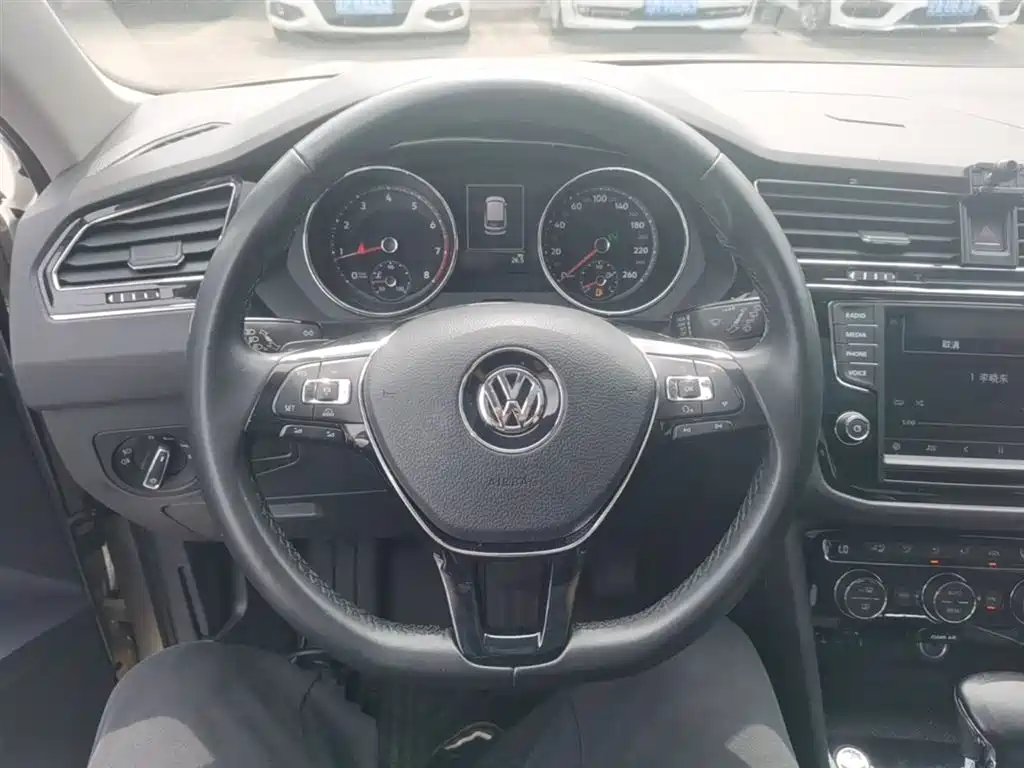 Volkswagen Tiguan L 2018 380TSI Automatic AWD Flagship Edition фото 11