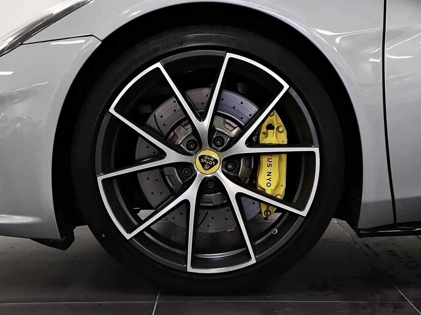 Lotus Cars EMIRA 2021 2.0T DCT First Edition фото 8
