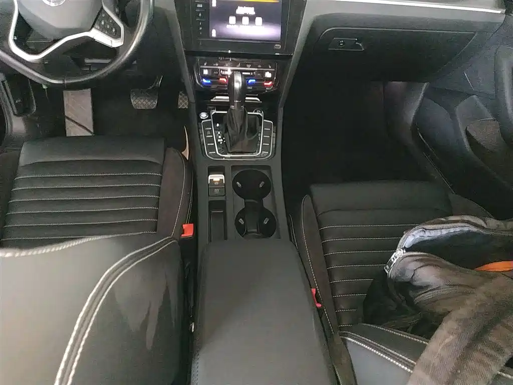 Volkswagen Magotan 2020 330TSI DSG Leading фото 14