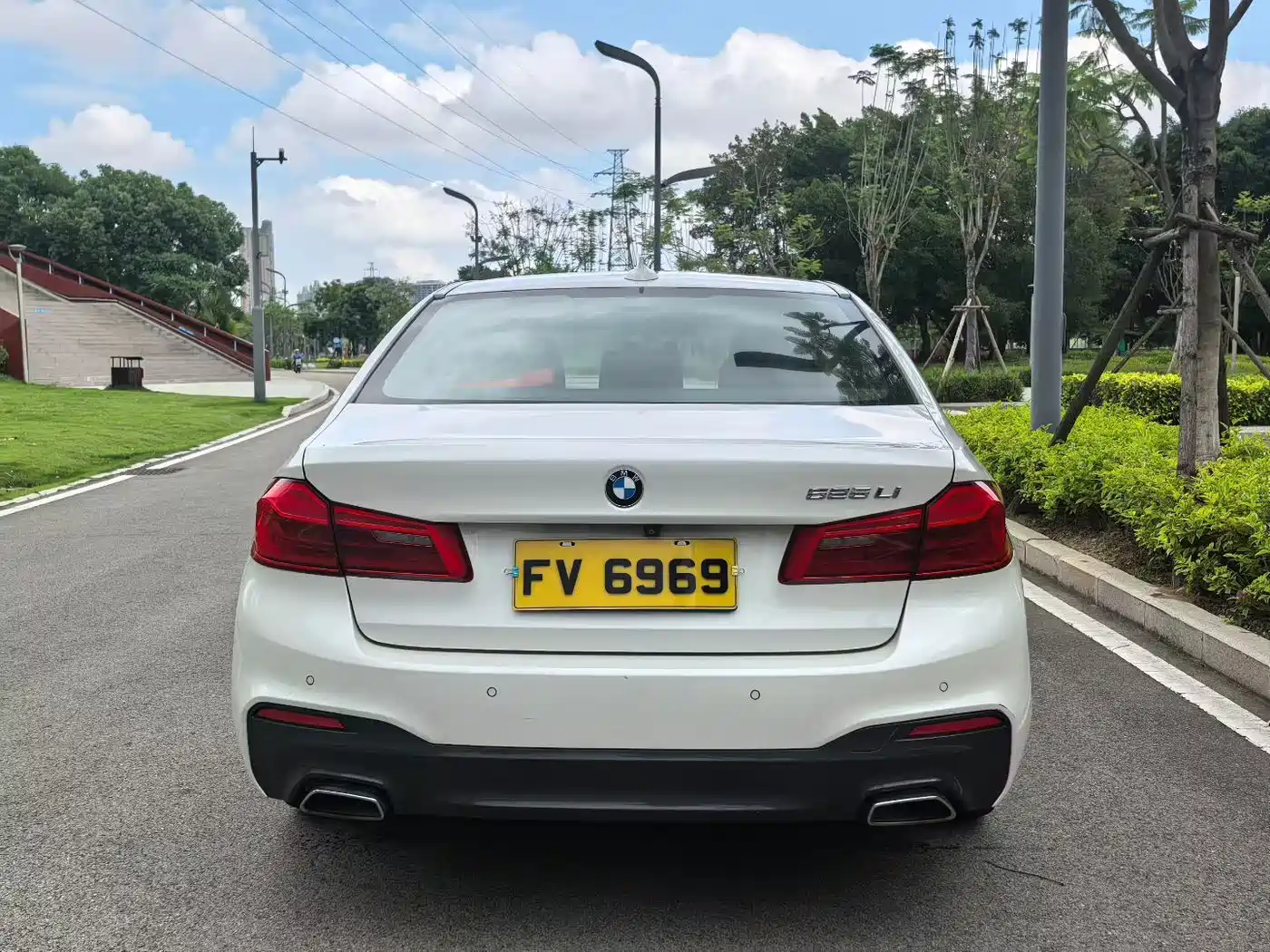 BMW 5 Series 2018 525Li M Sport Package фото 8