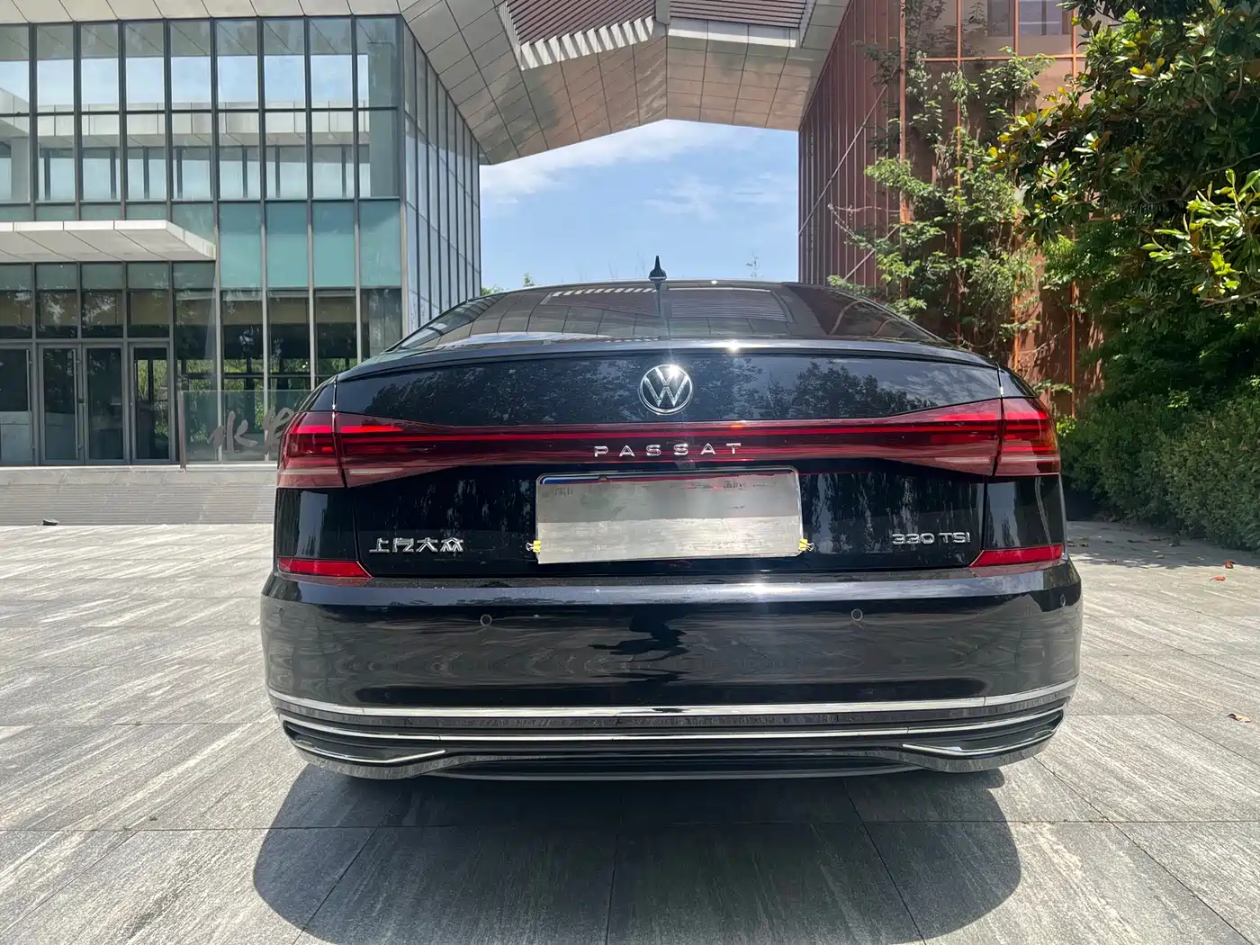 Volkswagen Passat 2023 330TSI Starlight Elite Edition фото 12