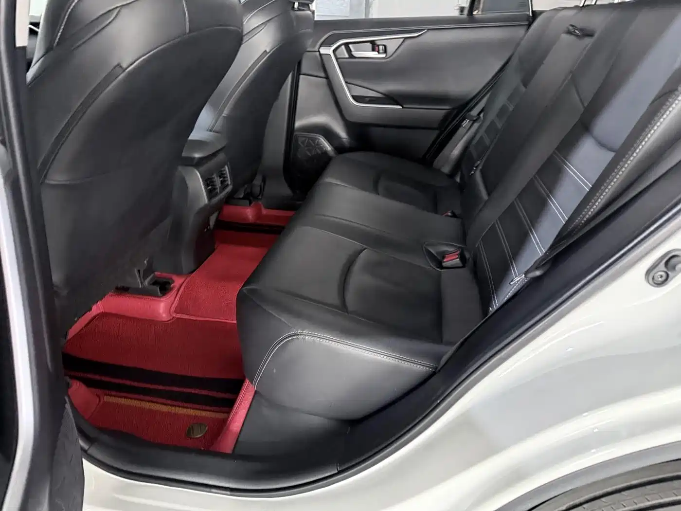Toyota Wildlander 2023 2.0L CVT FWD Luxury PLUS фото 10