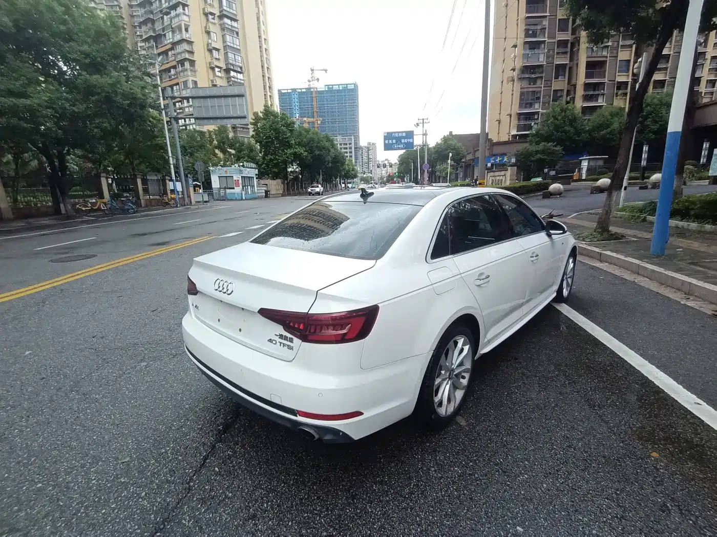 Photo 4 - Audi A4L