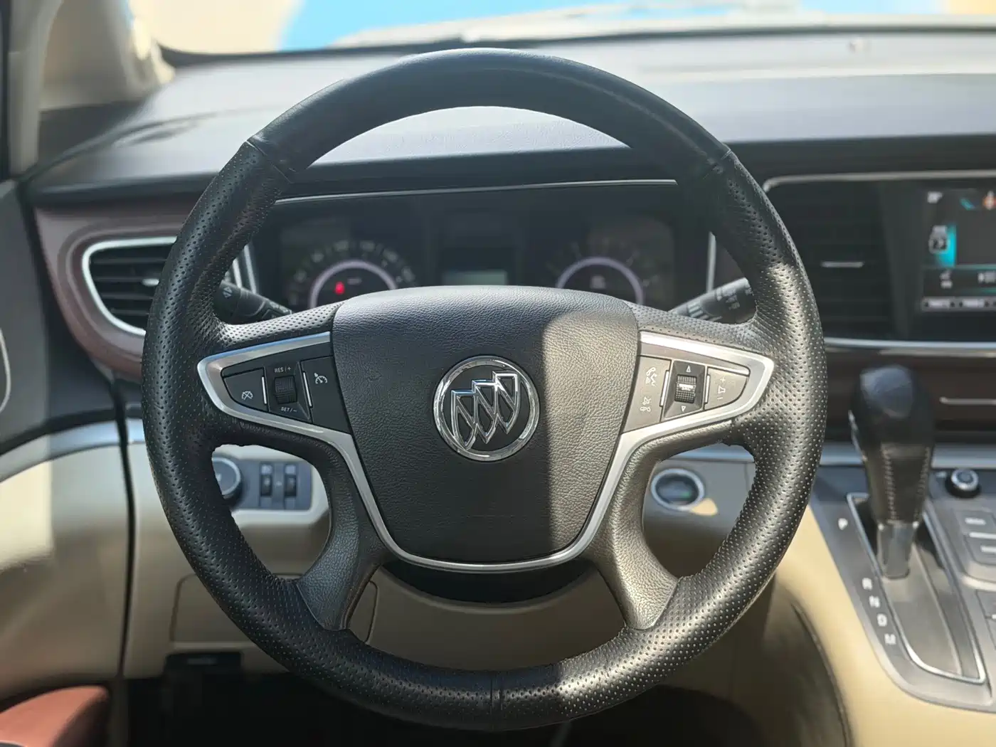 Фото 12 - Buick GL8