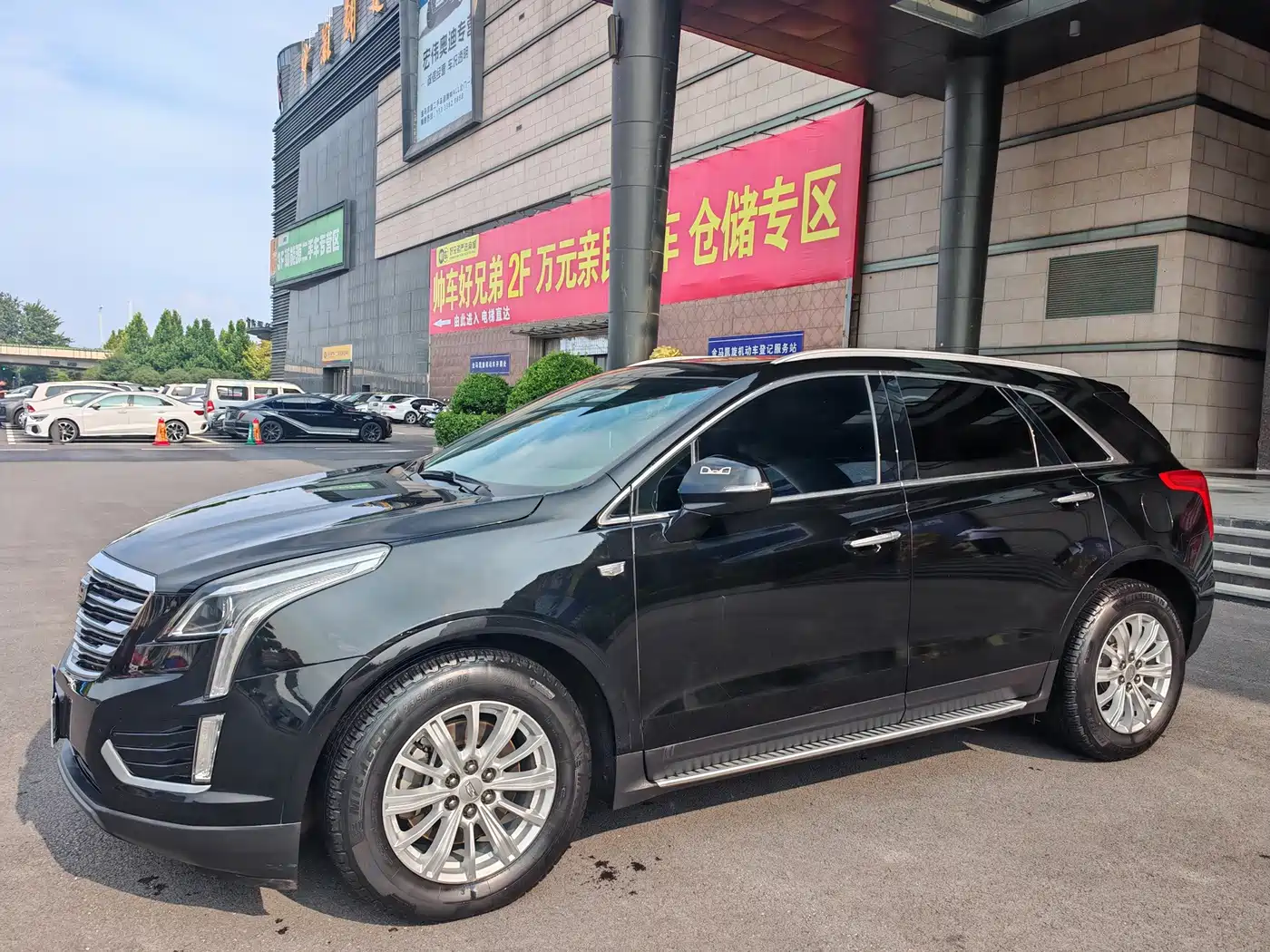 Фото 1 - Cadillac XT5