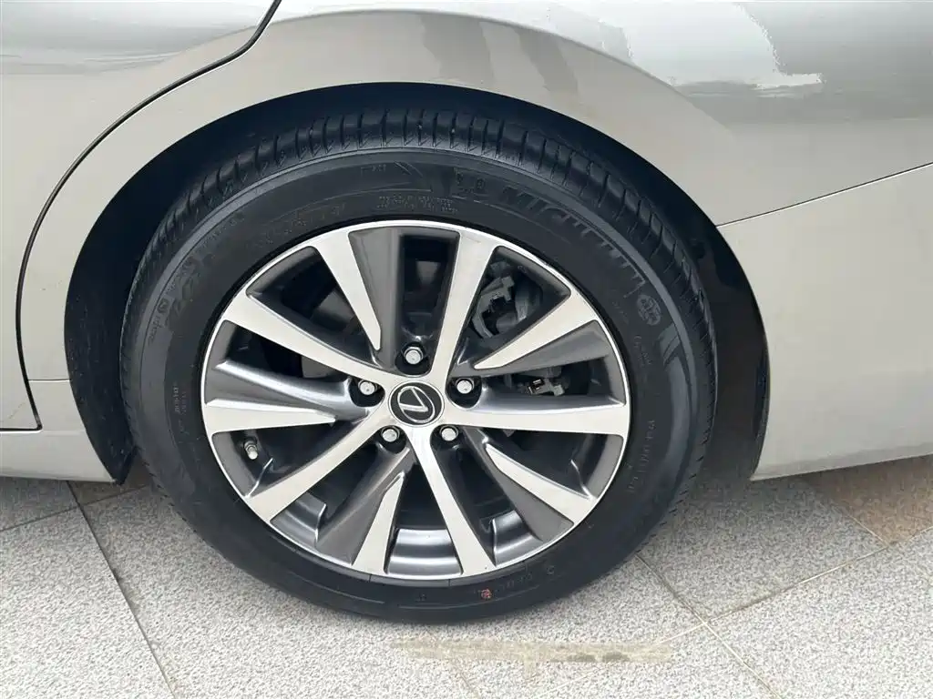 Lexus ES 2020 Model 300h Excellence Edition фото 16