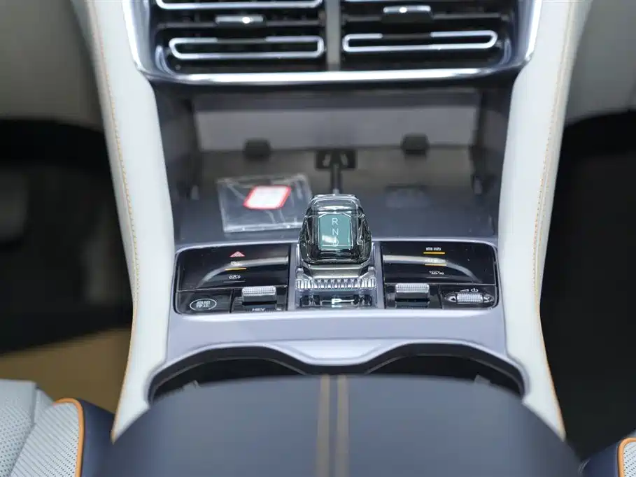 BYD Song PLUS PHEV 2023 Champion Edition DM-i 150KM Flagship PLUS фото 7