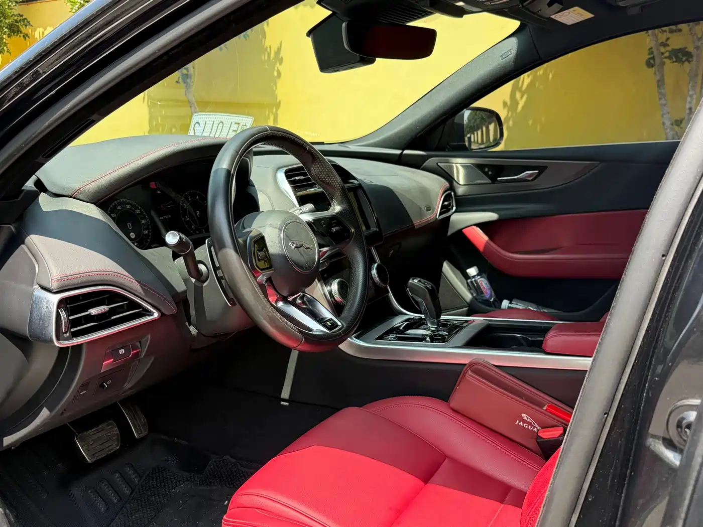 Jaguar XEL 2024 2024 Model 2.0T 250PS R-DYNAMIC S Gloss Black Sport Edition