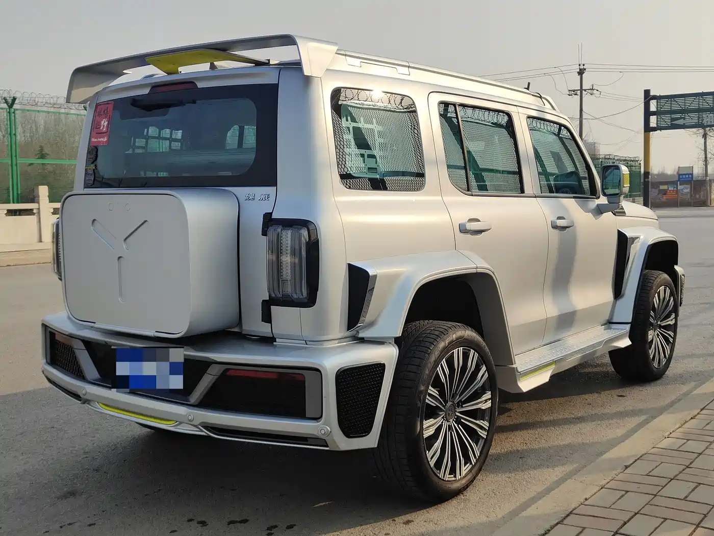 TANK CO CREATION TANK 300