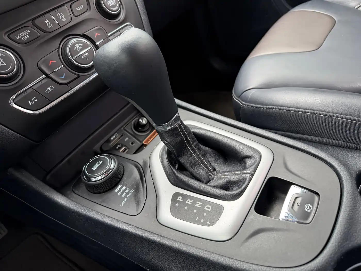 Фото 2 - Jeep Cherokee