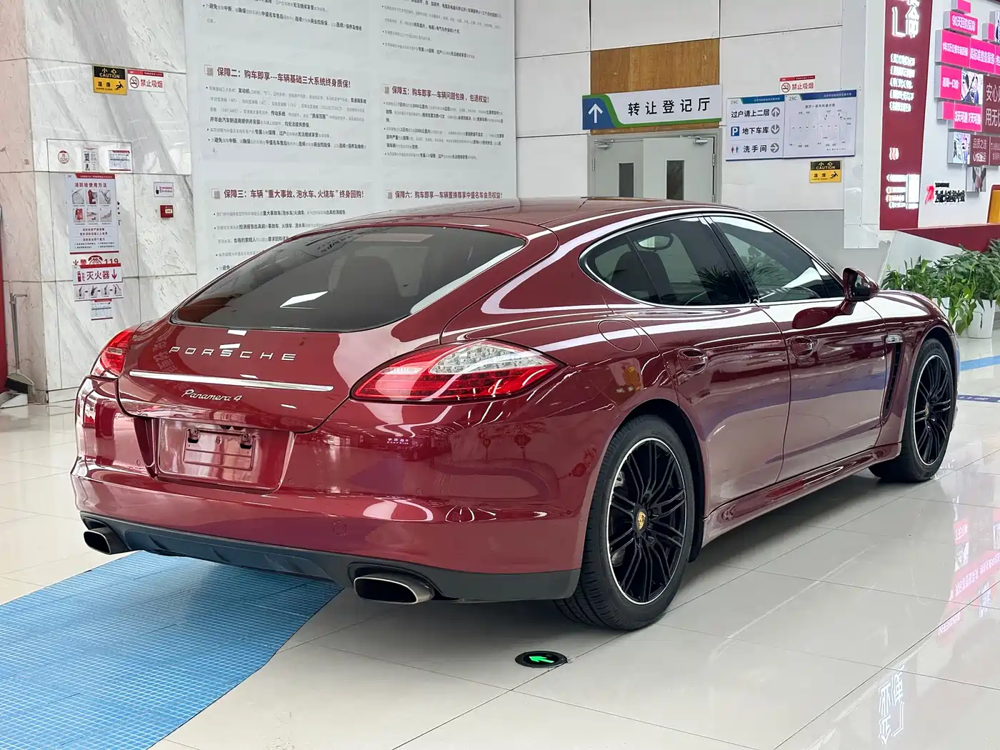 Porsche Panamera 2010 Panamera 4 3.6L фото 4