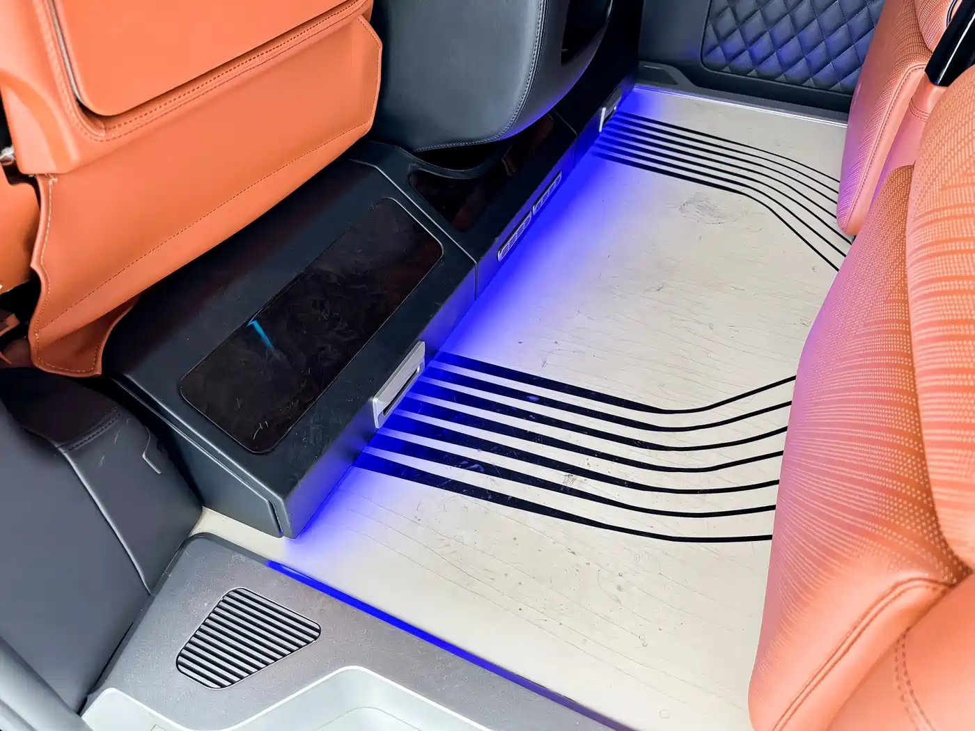 Mercedes-Benz V-Class 2021 V 260 L Long Wheelbase Premium Edition фото 9
