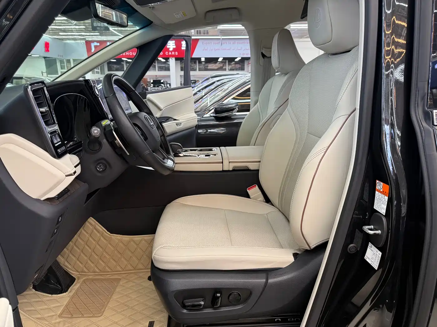 Lexus LM 2023 500h 6-Seater Prestige Edition фото 6