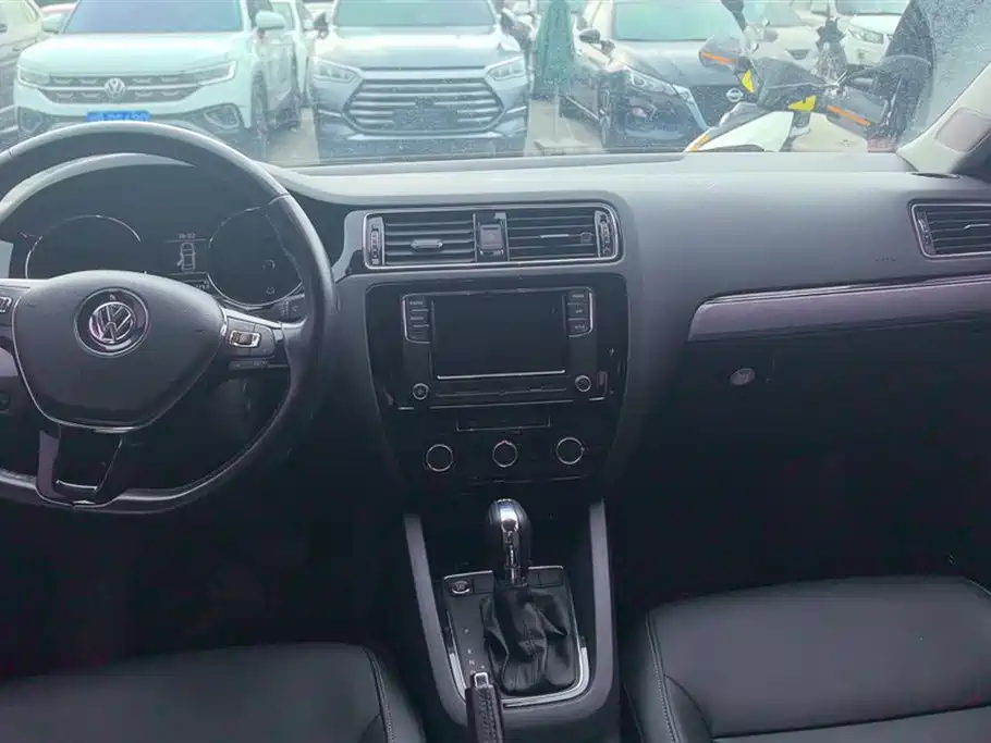 Volkswagen Sagitar 2017 280TSI Automatic R-Line фото 12
