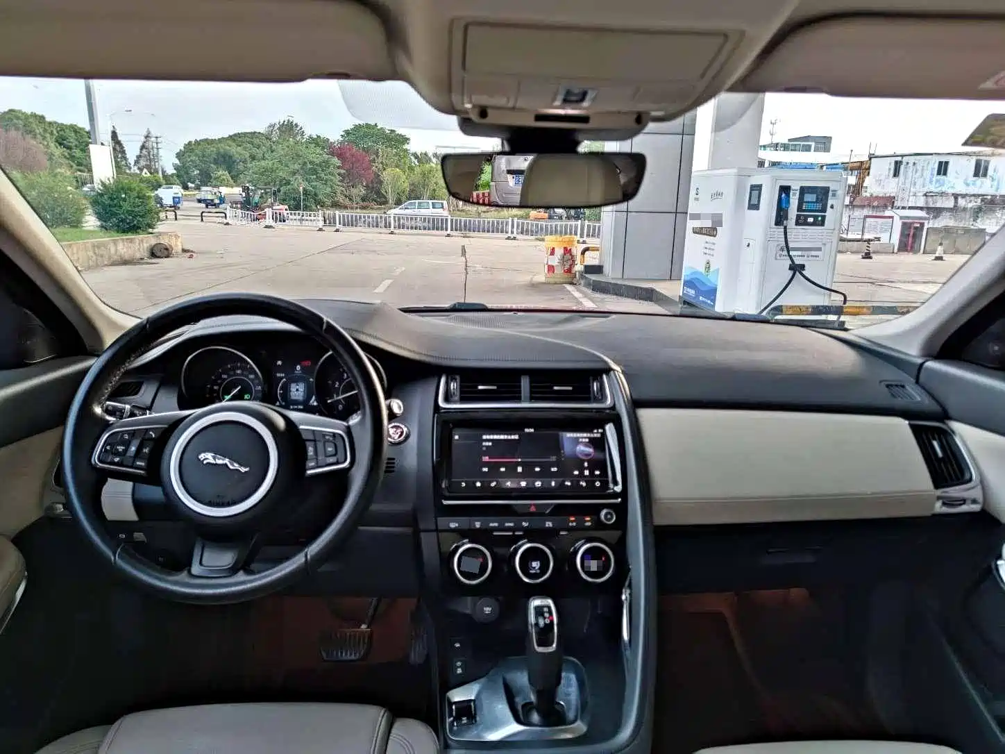 Фото 14 - Jaguar E-PACE