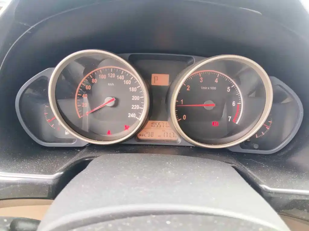Zhonghua H330 2013 2013 1.5L Automatic Luxury