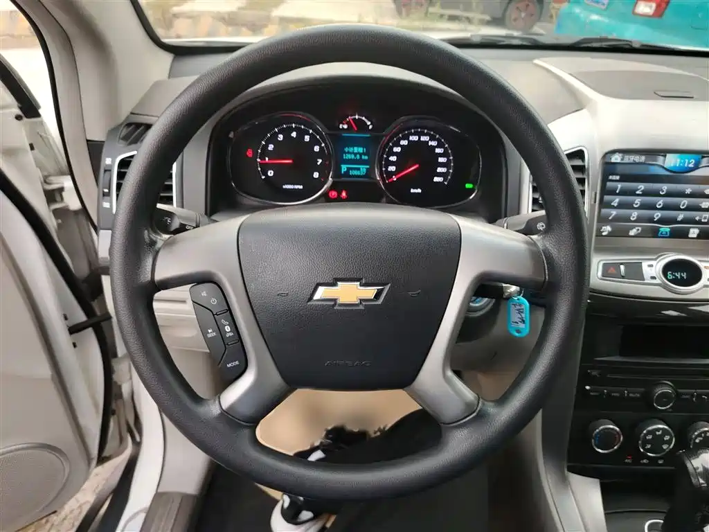 Chevrolet Captiva 2015 2.4L 2WD Urban Edition 5-seater фото 3