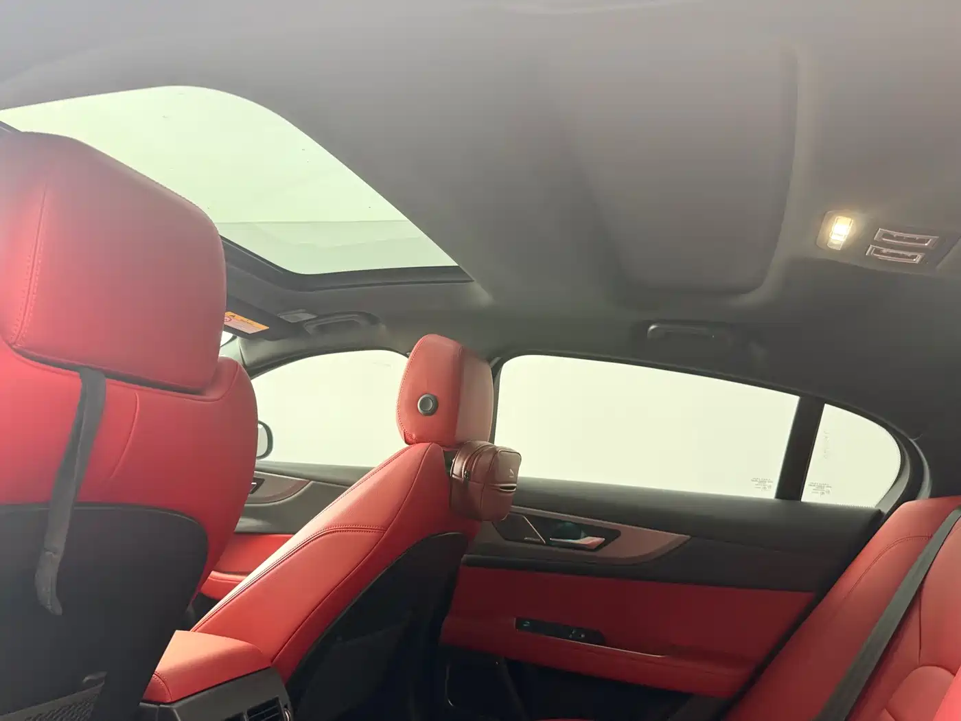 Jaguar XEL 2024 2024 Model 2.0T 250PS R-DYNAMIC S Gloss Black Sport Edition