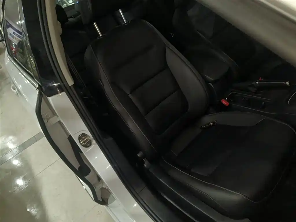 Volkswagen Sagitar 2018 1.6L Automatic Comfort фото 25