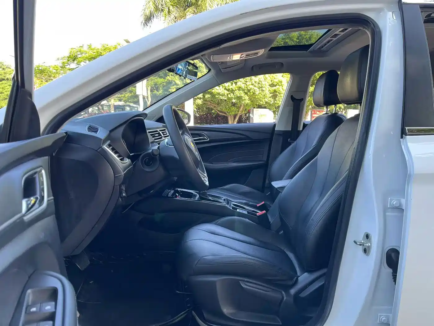 Фото 4 - Roewe i5